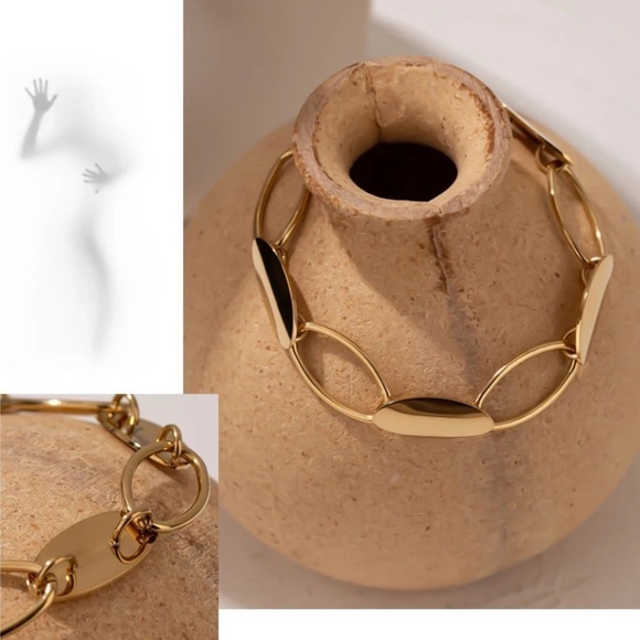 NEW 18k Gold Unique Chain Bracelet - Picture 3 of 8